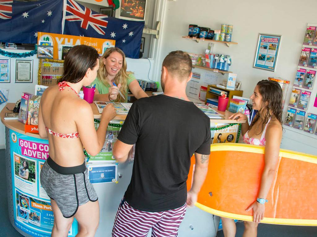 Surfers Paradise Yha Hostel Southport Exterior photo