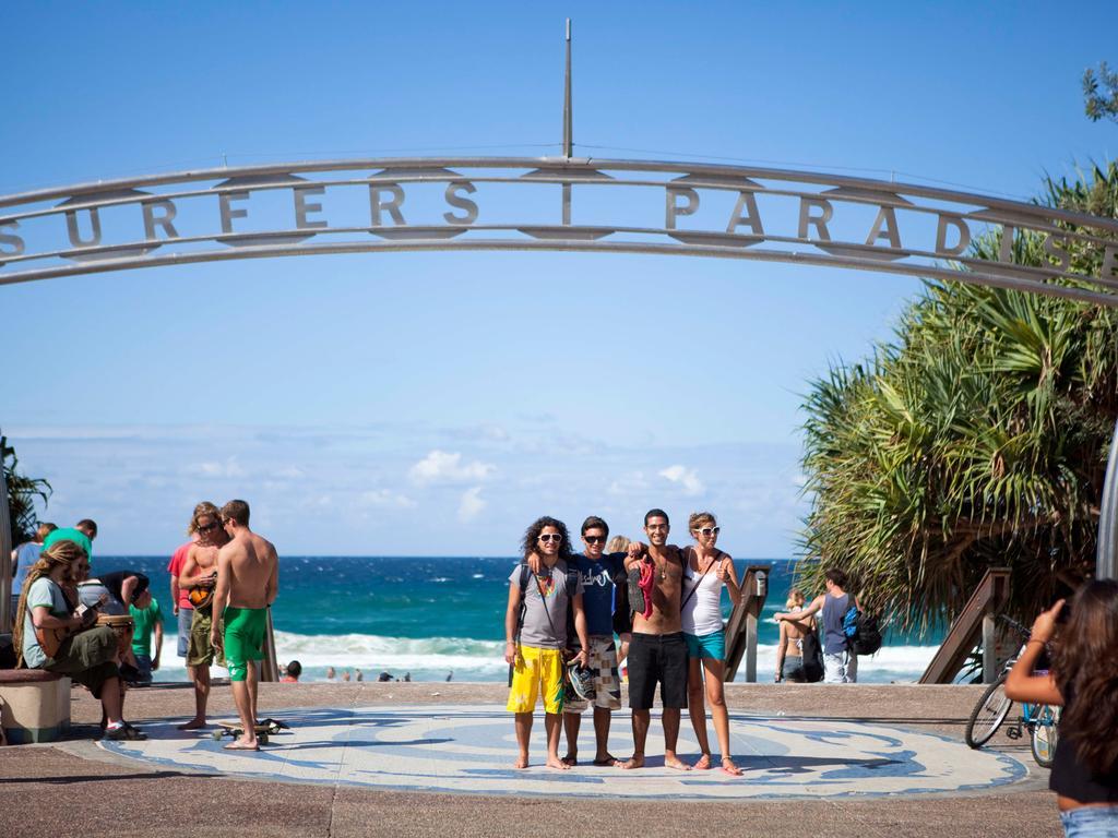 Surfers Paradise Yha Hostel Southport Exterior photo